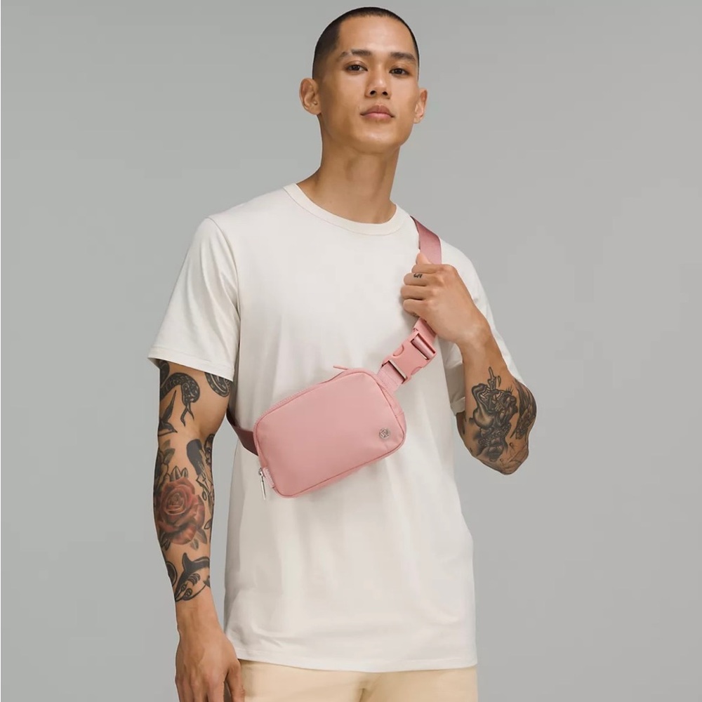 Lululemon Pale Pink Everywhere Belt Bag, NWT - Picture 8 of 9